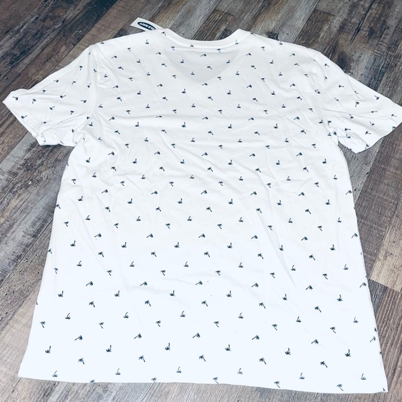 Old Navy V Neck Shirt Palm Tree Print - Picture 3 of 5